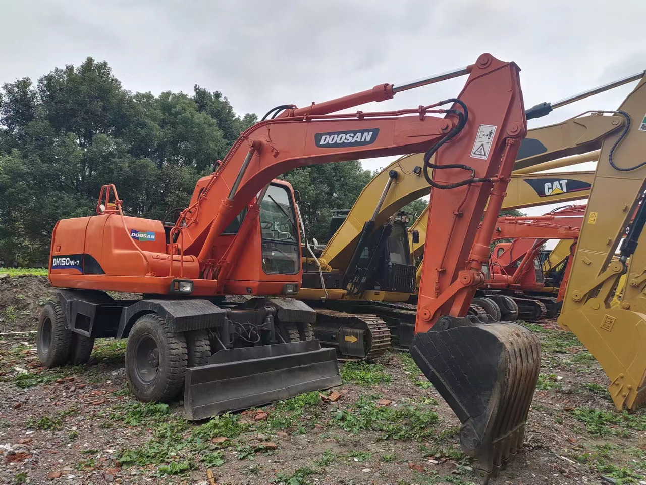 DOOSAN DH150W-7 - Pyöräalustainen kaivinkone: kuva DOOSAN DH150W-7 - Pyöräalustainen kaivinkone DOOSAN DH150W-7 - Pyöräalustainen kaivinkone: kuva DOOSAN DH150W-7 - Pyöräalustainen kaivinkone