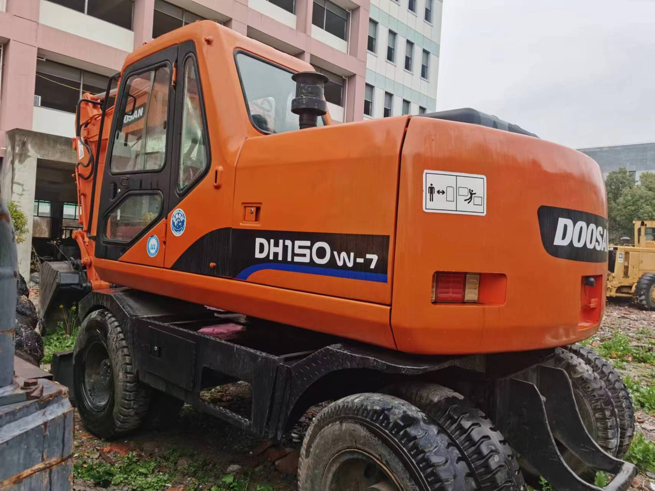 DOOSAN DH150W-7 - Pyöräalustainen kaivinkone: kuva DOOSAN DH150W-7 - Pyöräalustainen kaivinkone DOOSAN DH150W-7 - Pyöräalustainen kaivinkone: kuva DOOSAN DH150W-7 - Pyöräalustainen kaivinkone