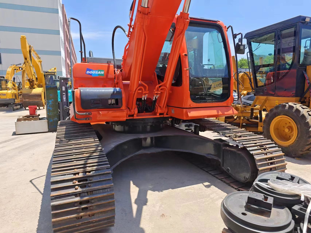 DOOSAN DX300LC-9C - Telakaivukone: kuva DOOSAN DX300LC-9C - Telakaivukone DOOSAN DX300LC-9C - Telakaivukone: kuva DOOSAN DX300LC-9C - Telakaivukone