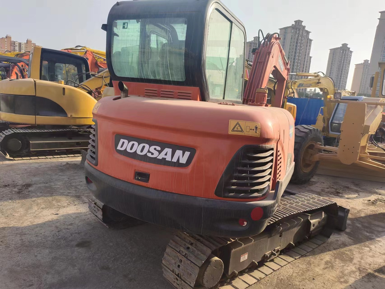 DOOSAN DX60 - Minikuormaaja: kuva DOOSAN DX60 - Minikuormaaja DOOSAN DX60 - Minikuormaaja: kuva DOOSAN DX60 - Minikuormaaja