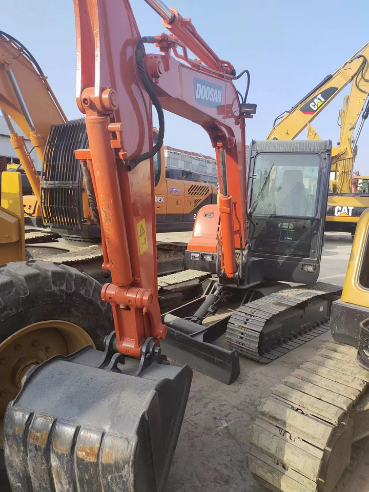 DOOSAN DX60 - Minikuormaaja: kuva DOOSAN DX60 - Minikuormaaja DOOSAN DX60 - Minikuormaaja: kuva DOOSAN DX60 - Minikuormaaja