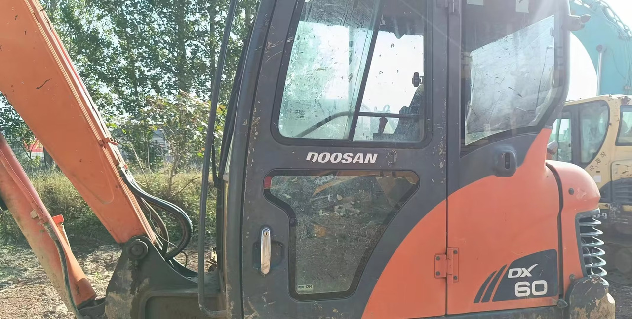 DOOSAN dx60 - Minikuormaaja: kuva DOOSAN dx60 - Minikuormaaja DOOSAN dx60 - Minikuormaaja: kuva DOOSAN dx60 - Minikuormaaja