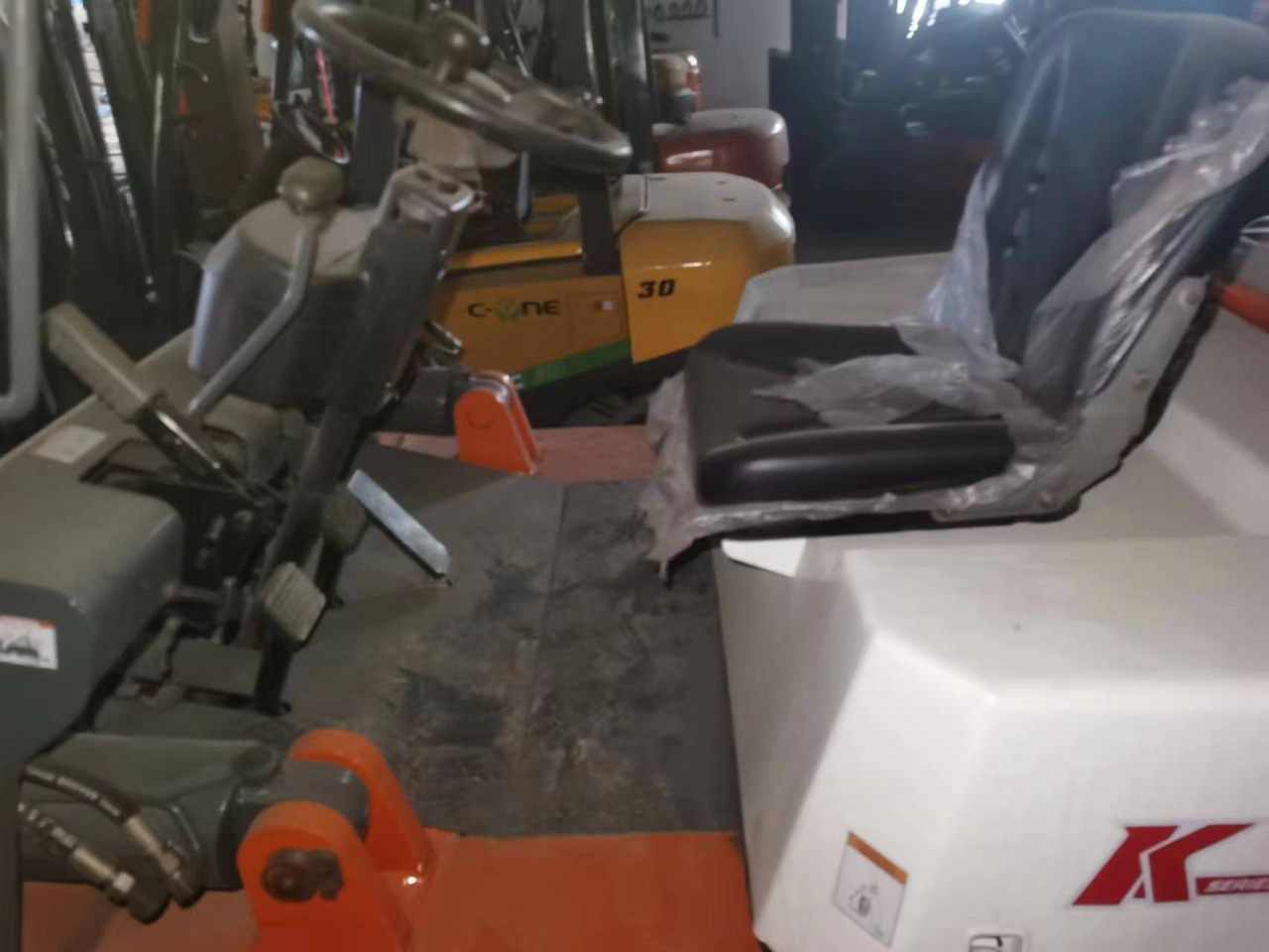 Dieseltrukki HELI 70 DIESEL FORKLIFT 7TON: kuva Dieseltrukki HELI 70 DIESEL FORKLIFT 7TON Dieseltrukki HELI 70 DIESEL FORKLIFT 7TON: kuva Dieseltrukki HELI 70 DIESEL FORKLIFT 7TON