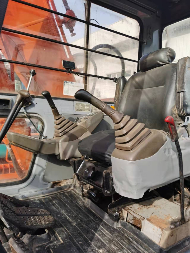 HITACHI EX120-2 - Telakaivukone: kuva HITACHI EX120-2 - Telakaivukone HITACHI EX120-2 - Telakaivukone: kuva HITACHI EX120-2 - Telakaivukone