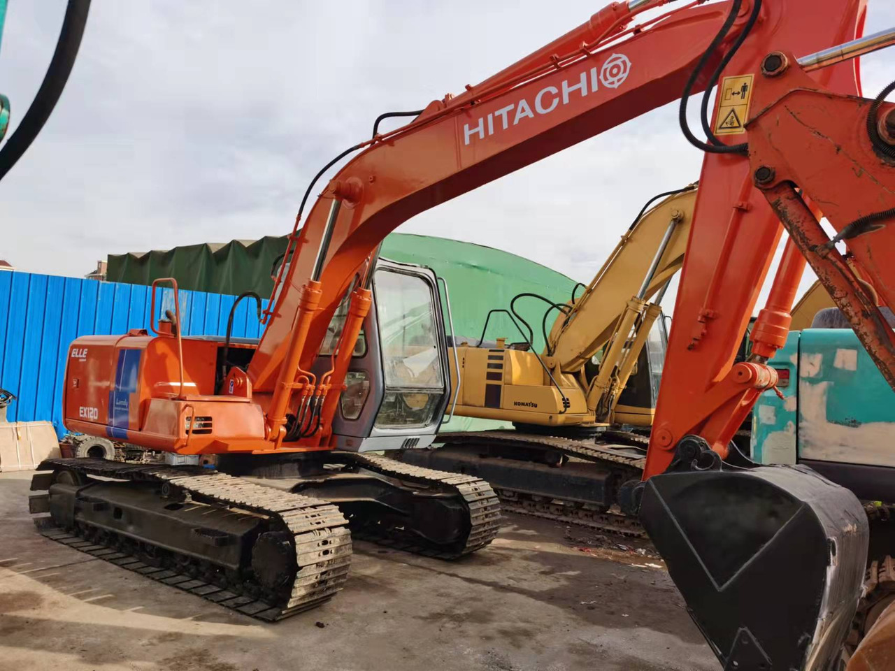 HITACHI EX120-2 - Telakaivukone: kuva HITACHI EX120-2 - Telakaivukone HITACHI EX120-2 - Telakaivukone: kuva HITACHI EX120-2 - Telakaivukone