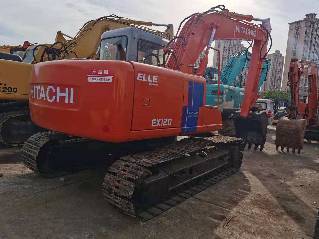 HITACHI EX120-2 - Telakaivukone: kuva HITACHI EX120-2 - Telakaivukone HITACHI EX120-2 - Telakaivukone: kuva HITACHI EX120-2 - Telakaivukone