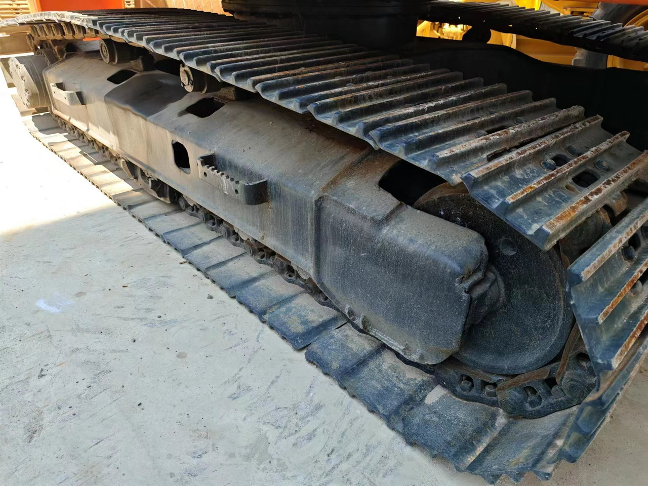 HITACHI EX200-5 - Telakaivukone: kuva HITACHI EX200-5 - Telakaivukone HITACHI EX200-5 - Telakaivukone: kuva HITACHI EX200-5 - Telakaivukone