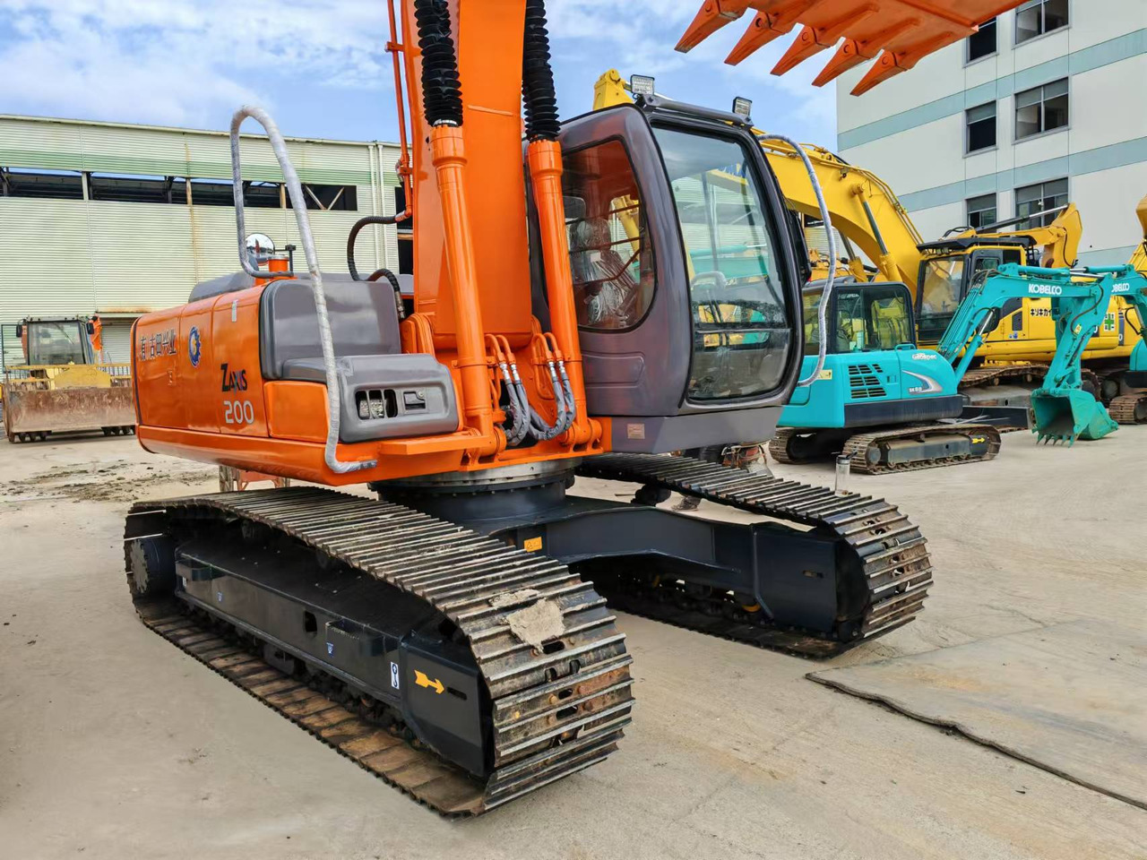 HITACHI ZX200 - Telakaivukone: kuva HITACHI ZX200 - Telakaivukone HITACHI ZX200 - Telakaivukone: kuva HITACHI ZX200 - Telakaivukone
