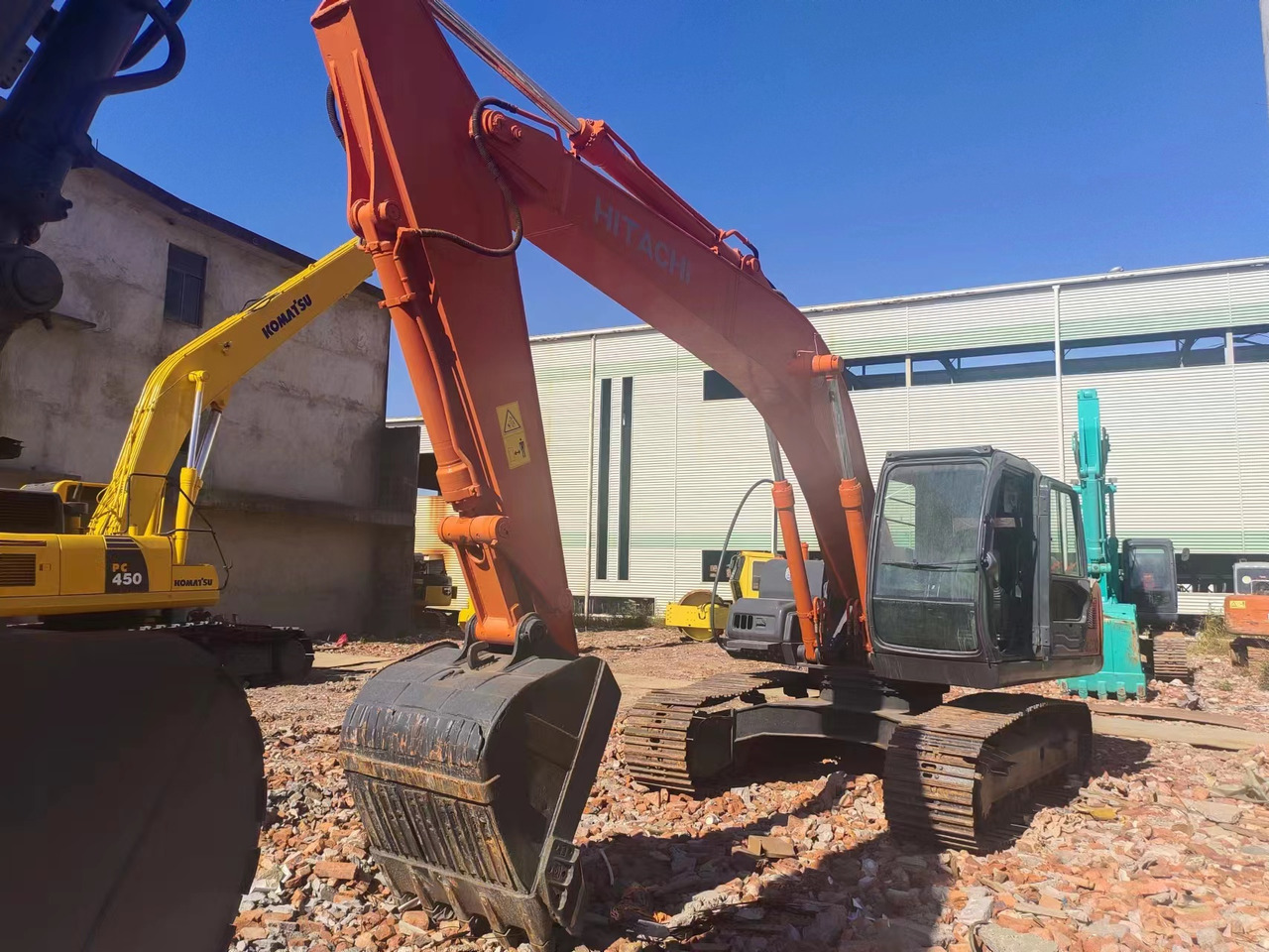 HITACHI ZX200 - Telakaivukone: kuva HITACHI ZX200 - Telakaivukone HITACHI ZX200 - Telakaivukone: kuva HITACHI ZX200 - Telakaivukone