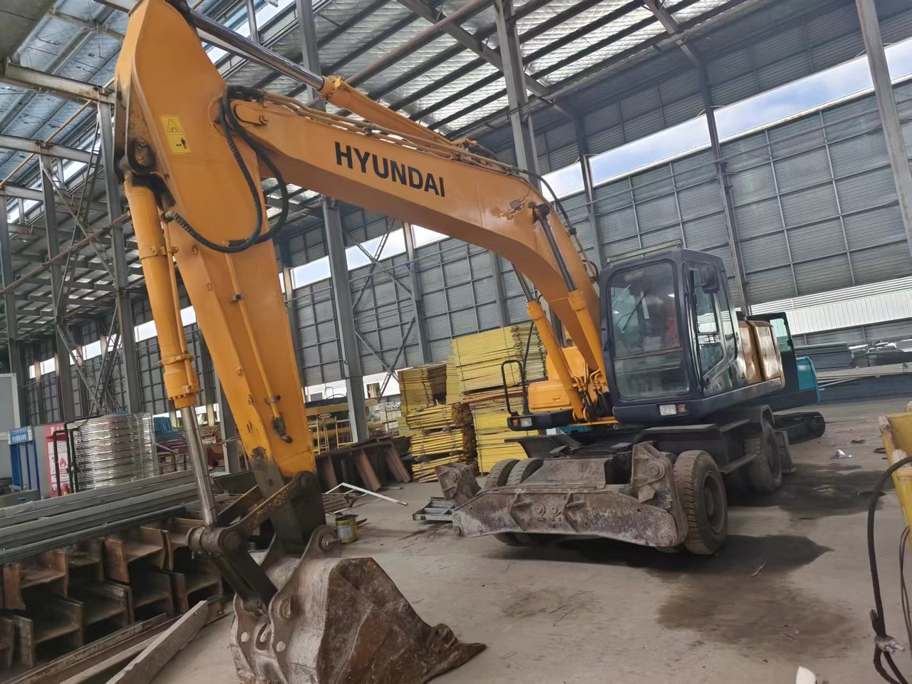 HYUNDAI 210W-7 - Pyöräalustainen kaivinkone: kuva HYUNDAI 210W-7 - Pyöräalustainen kaivinkone HYUNDAI 210W-7 - Pyöräalustainen kaivinkone: kuva HYUNDAI 210W-7 - Pyöräalustainen kaivinkone