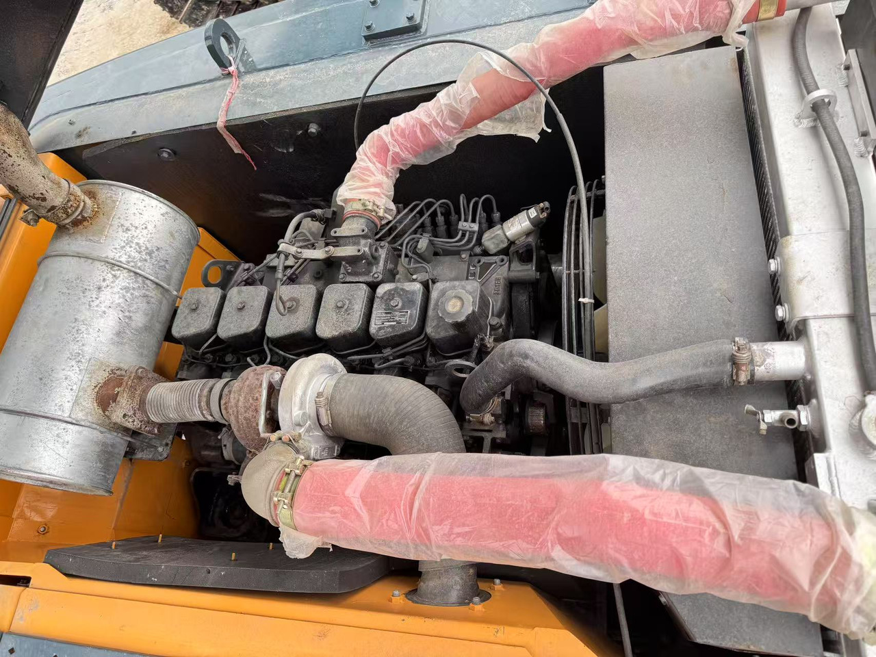 HYUNDAI R220LC-9S - Telakaivukone: kuva HYUNDAI R220LC-9S - Telakaivukone HYUNDAI R220LC-9S - Telakaivukone: kuva HYUNDAI R220LC-9S - Telakaivukone