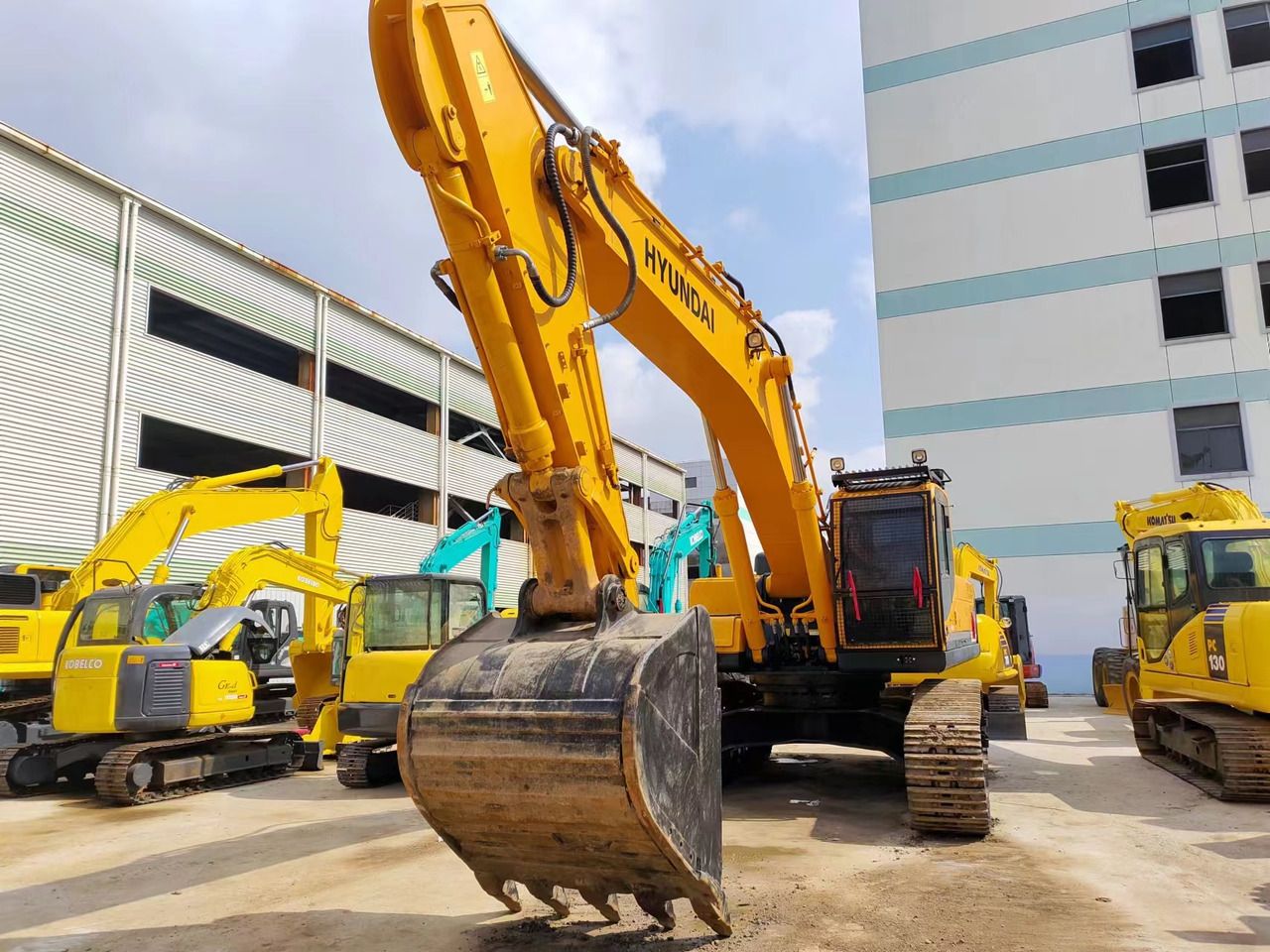 HYUNDAI R385LC-9T R305 R220 - Telakaivukone: kuva HYUNDAI R385LC-9T R305 R220 - Telakaivukone HYUNDAI R385LC-9T R305 R220 - Telakaivukone: kuva HYUNDAI R385LC-9T R305 R220 - Telakaivukone