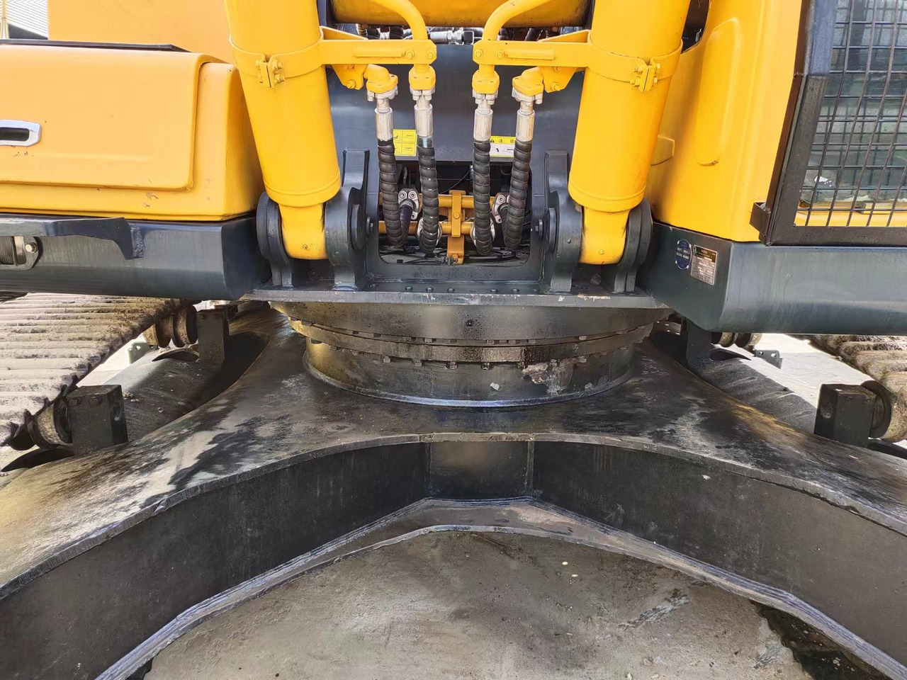 HYUNDAI R385LC-9T R305 R220 - Telakaivukone: kuva HYUNDAI R385LC-9T R305 R220 - Telakaivukone HYUNDAI R385LC-9T R305 R220 - Telakaivukone: kuva HYUNDAI R385LC-9T R305 R220 - Telakaivukone