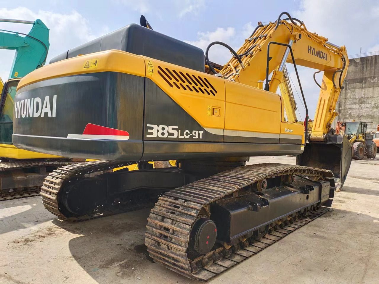 HYUNDAI R385LC-9T R305 R220 - Telakaivukone: kuva HYUNDAI R385LC-9T R305 R220 - Telakaivukone HYUNDAI R385LC-9T R305 R220 - Telakaivukone: kuva HYUNDAI R385LC-9T R305 R220 - Telakaivukone