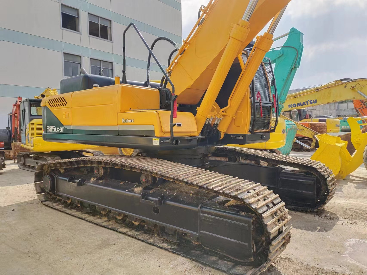 HYUNDAI R385LC-9T R305 R220 - Telakaivukone: kuva HYUNDAI R385LC-9T R305 R220 - Telakaivukone HYUNDAI R385LC-9T R305 R220 - Telakaivukone: kuva HYUNDAI R385LC-9T R305 R220 - Telakaivukone