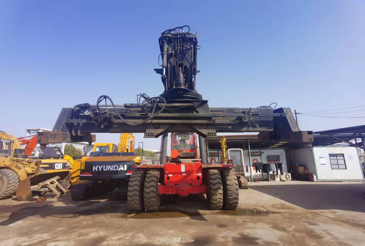 KALMAR DRF450 - Konttikurottajat: kuva KALMAR DRF450 - Konttikurottajat KALMAR DRF450 - Konttikurottajat: kuva KALMAR DRF450 - Konttikurottajat