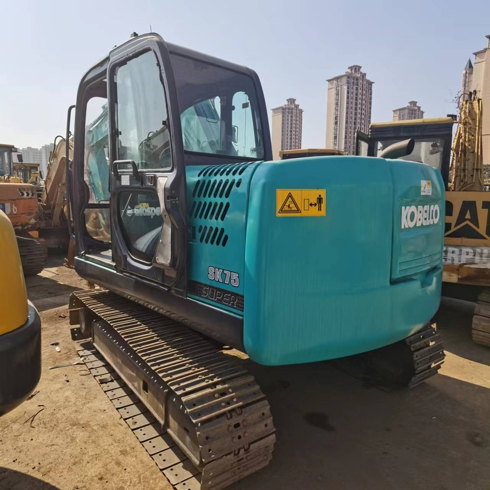 KOBELCO SK75 - Minikuormaaja: kuva KOBELCO SK75 - Minikuormaaja KOBELCO SK75 - Minikuormaaja: kuva KOBELCO SK75 - Minikuormaaja