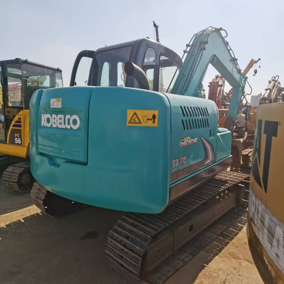 KOBELCO SK75 - Minikuormaaja: kuva KOBELCO SK75 - Minikuormaaja KOBELCO SK75 - Minikuormaaja: kuva KOBELCO SK75 - Minikuormaaja