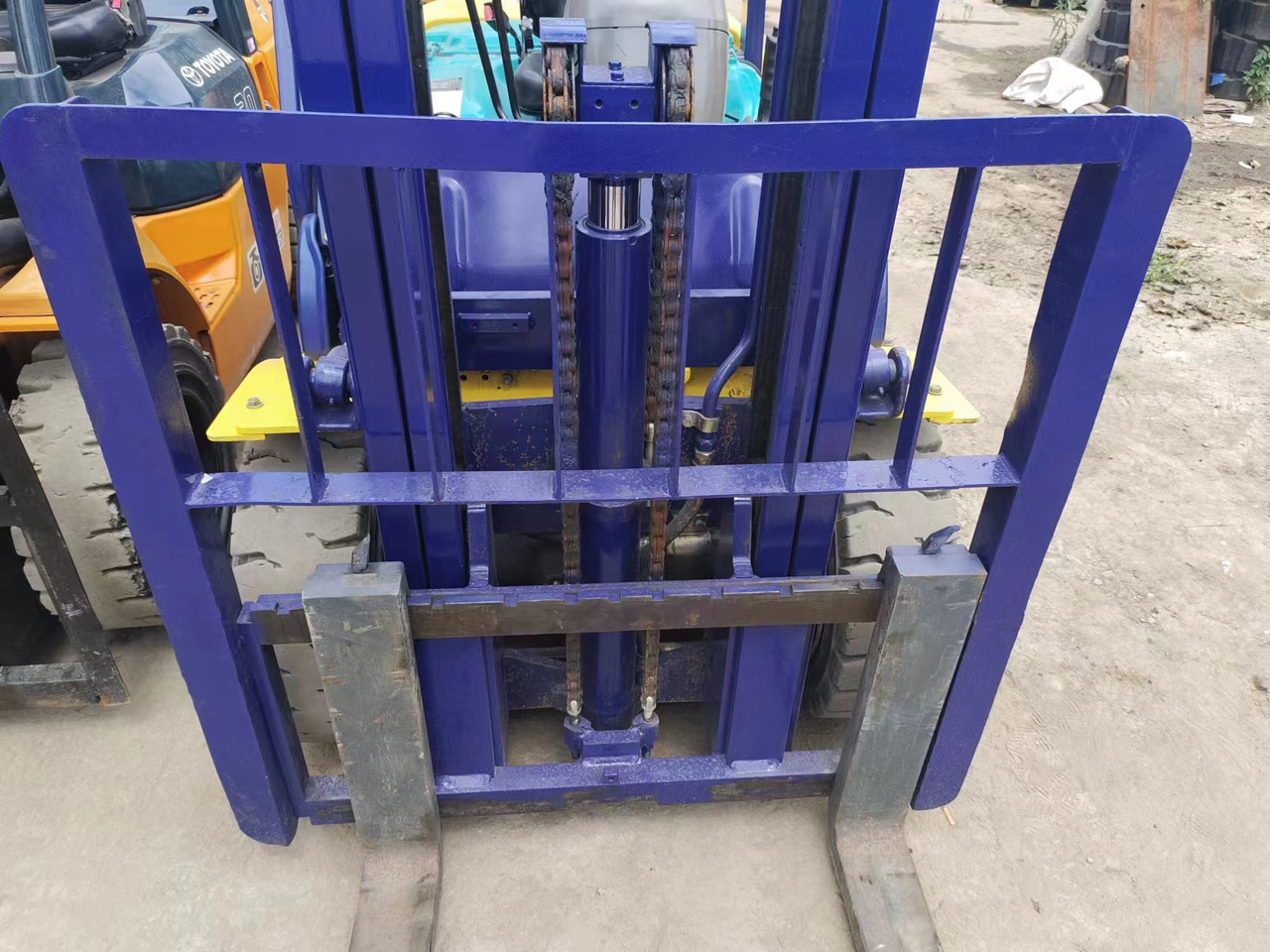 KOMATSU FD30 - Dieseltrukki: kuva KOMATSU FD30 - Dieseltrukki KOMATSU FD30 - Dieseltrukki: kuva KOMATSU FD30 - Dieseltrukki