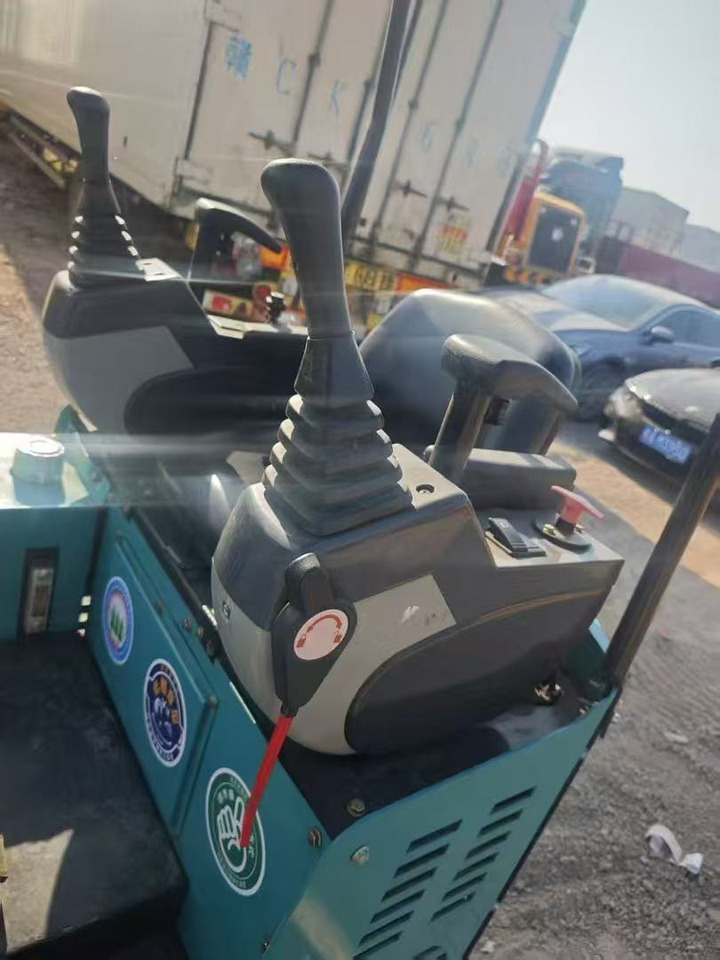 KOMATSU PC18 - Minikuormaaja: kuva KOMATSU PC18 - Minikuormaaja KOMATSU PC18 - Minikuormaaja: kuva KOMATSU PC18 - Minikuormaaja