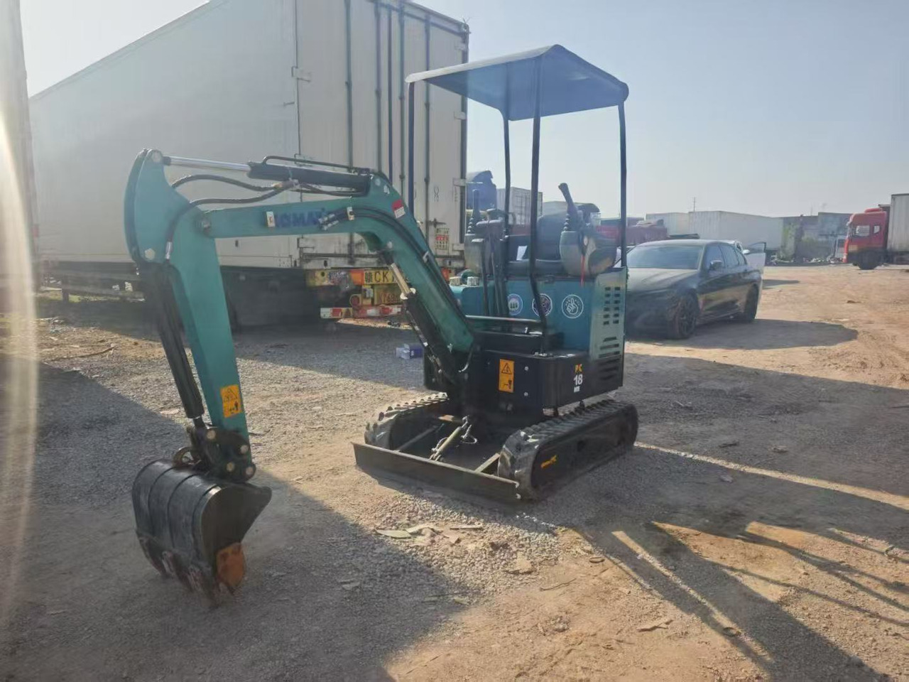 KOMATSU PC18 - Minikuormaaja: kuva KOMATSU PC18 - Minikuormaaja KOMATSU PC18 - Minikuormaaja: kuva KOMATSU PC18 - Minikuormaaja