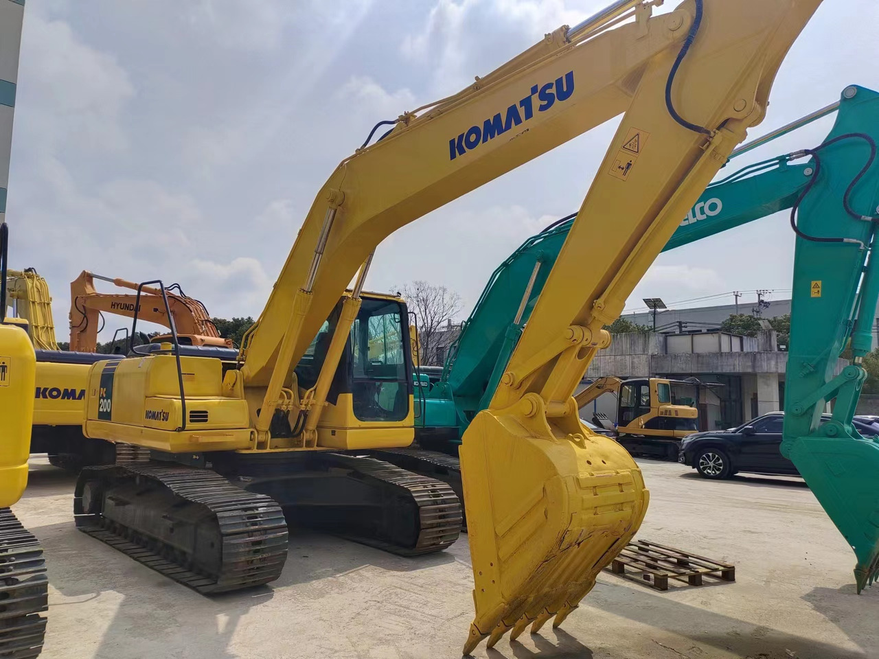 KOMATSU PC200-7 - Telakaivukone: kuva KOMATSU PC200-7 - Telakaivukone KOMATSU PC200-7 - Telakaivukone: kuva KOMATSU PC200-7 - Telakaivukone