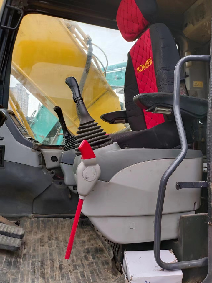 KOMATSU PC200-7 - Telakaivukone: kuva KOMATSU PC200-7 - Telakaivukone KOMATSU PC200-7 - Telakaivukone: kuva KOMATSU PC200-7 - Telakaivukone