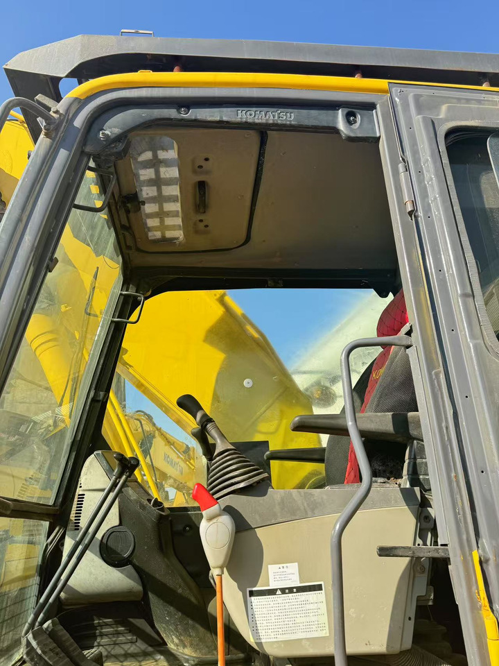 KOMATSU PC200-8 - Telakaivukone: kuva KOMATSU PC200-8 - Telakaivukone KOMATSU PC200-8 - Telakaivukone: kuva KOMATSU PC200-8 - Telakaivukone