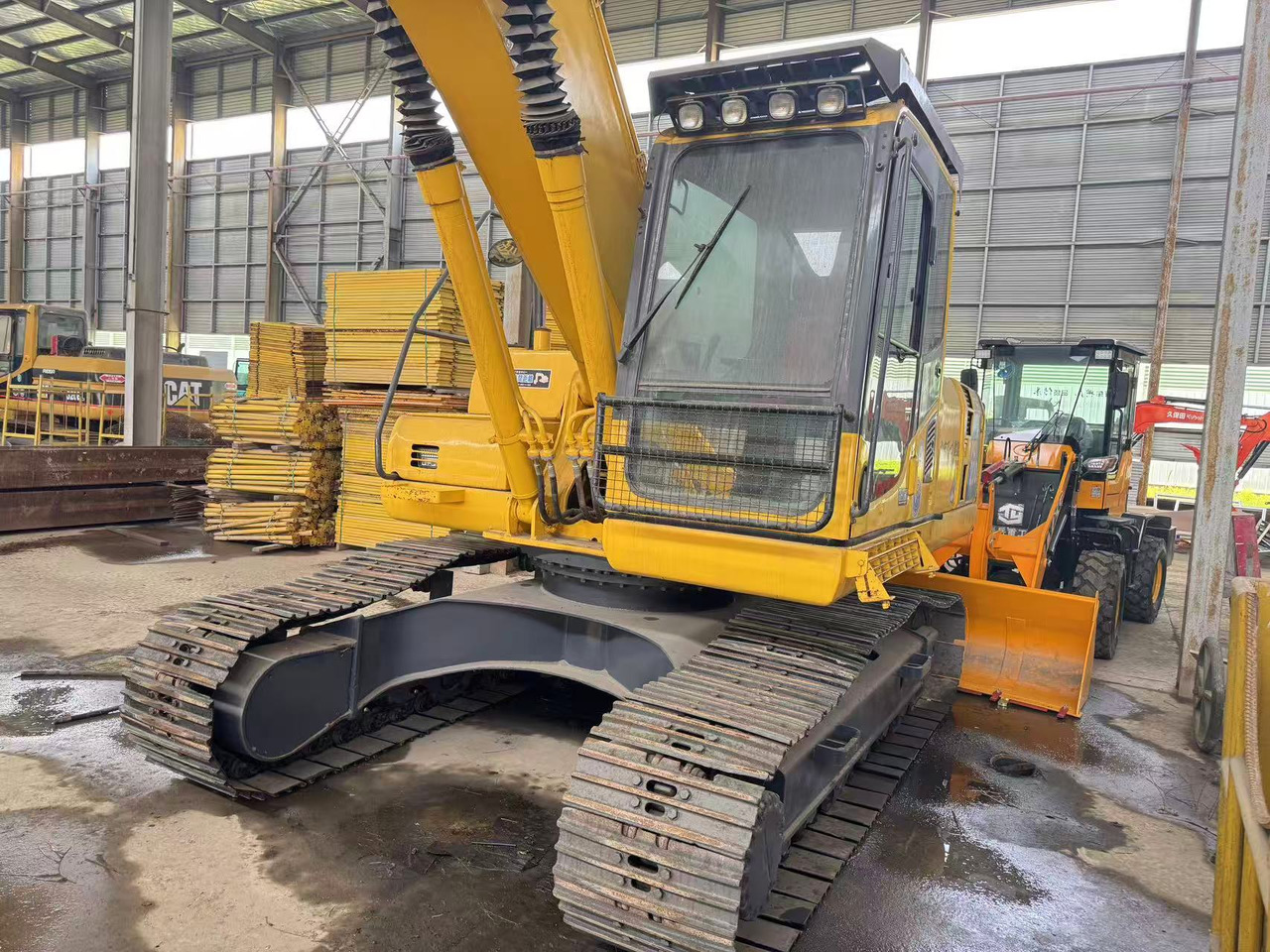 KOMATSU PC200-8 - Telakaivukone: kuva KOMATSU PC200-8 - Telakaivukone KOMATSU PC200-8 - Telakaivukone: kuva KOMATSU PC200-8 - Telakaivukone