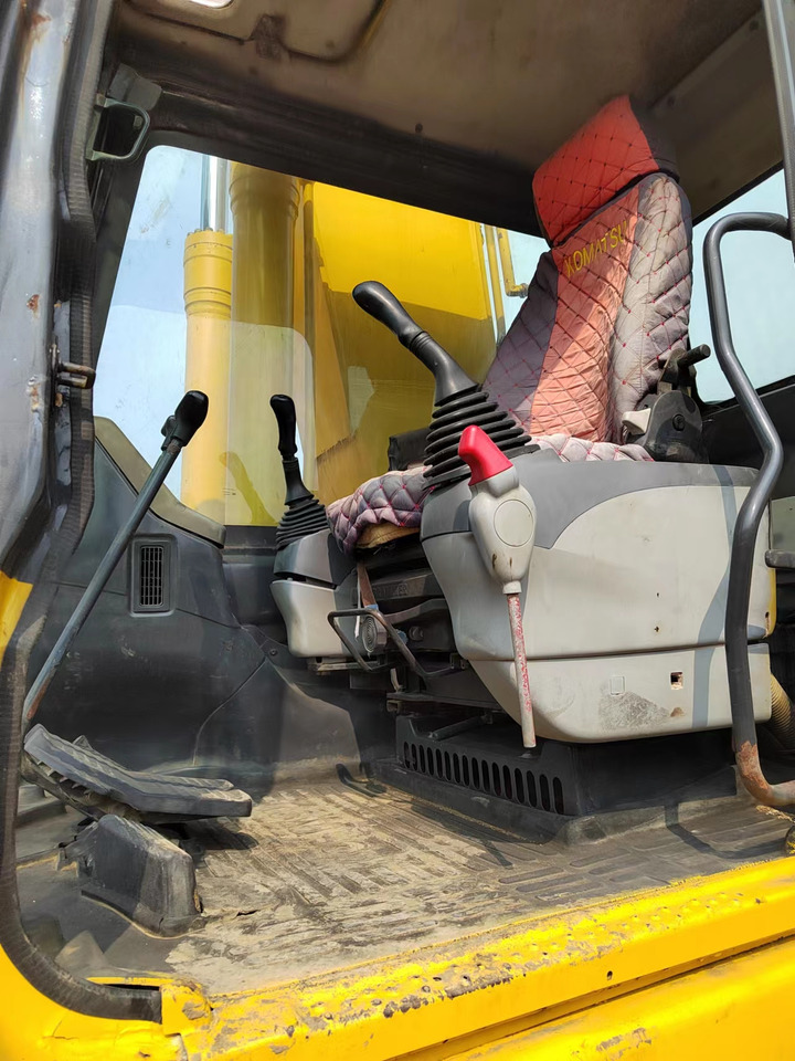 KOMATSU PC220-7 PC200-7 - Telakaivukone: kuva KOMATSU PC220-7 PC200-7 - Telakaivukone KOMATSU PC220-7 PC200-7 - Telakaivukone: kuva KOMATSU PC220-7 PC200-7 - Telakaivukone