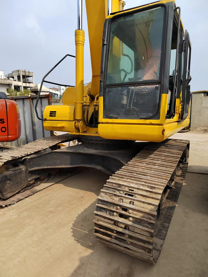 KOMATSU PC220-7 PC200-7 - Telakaivukone: kuva KOMATSU PC220-7 PC200-7 - Telakaivukone KOMATSU PC220-7 PC200-7 - Telakaivukone: kuva KOMATSU PC220-7 PC200-7 - Telakaivukone
