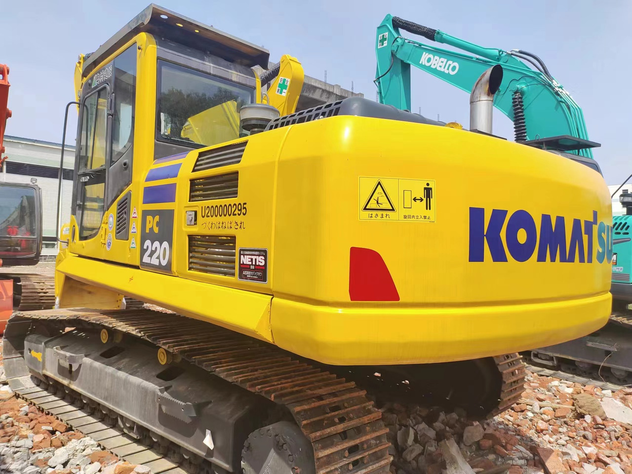 KOMATSU PC220-8 - Telakaivukone: kuva KOMATSU PC220-8 - Telakaivukone KOMATSU PC220-8 - Telakaivukone: kuva KOMATSU PC220-8 - Telakaivukone