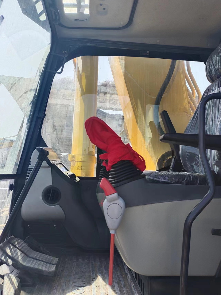 KOMATSU PC450-8 - Telakaivukone: kuva KOMATSU PC450-8 - Telakaivukone KOMATSU PC450-8 - Telakaivukone: kuva KOMATSU PC450-8 - Telakaivukone
