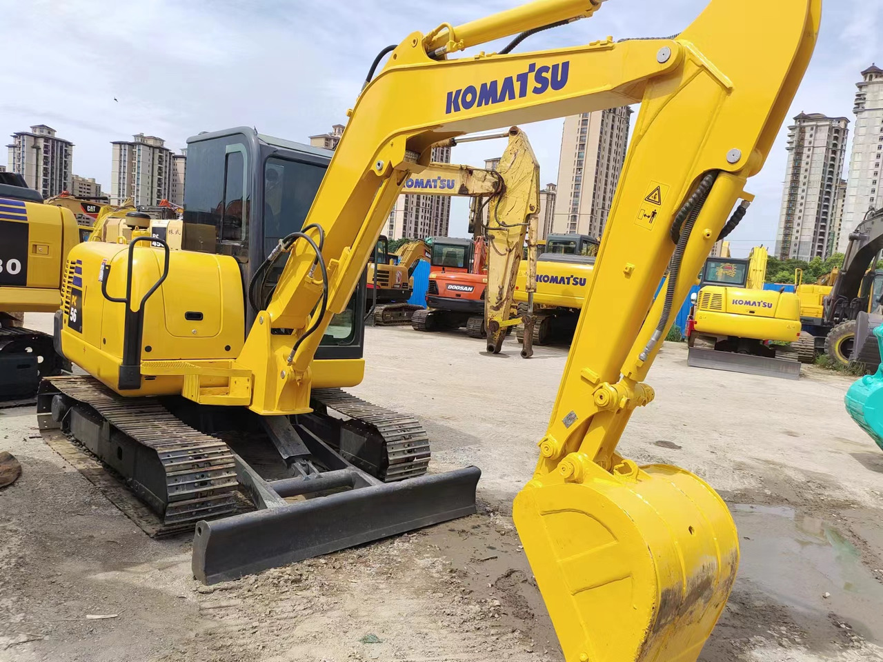KOMATSU PC56 komatsu mini excavator PC55 PC60 - Minikuormaaja: kuva KOMATSU PC56 komatsu mini excavator PC55 PC60 - Minikuormaaja KOMATSU PC56 komatsu mini excavator PC55 PC60 - Minikuormaaja: kuva KOMATSU PC56 komatsu mini excavator PC55 PC60 - Minikuormaaja