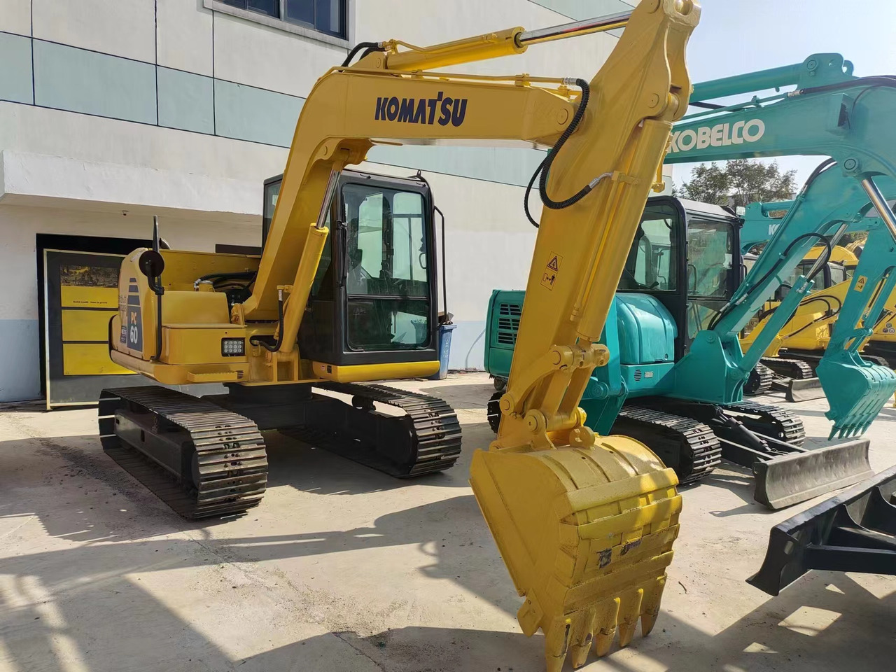 KOMATSU PC60-8 - Minikuormaaja: kuva KOMATSU PC60-8 - Minikuormaaja KOMATSU PC60-8 - Minikuormaaja: kuva KOMATSU PC60-8 - Minikuormaaja