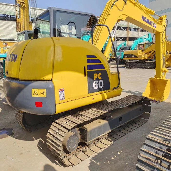 KOMATSU PC60-8 - Minikuormaaja: kuva KOMATSU PC60-8 - Minikuormaaja KOMATSU PC60-8 - Minikuormaaja: kuva KOMATSU PC60-8 - Minikuormaaja