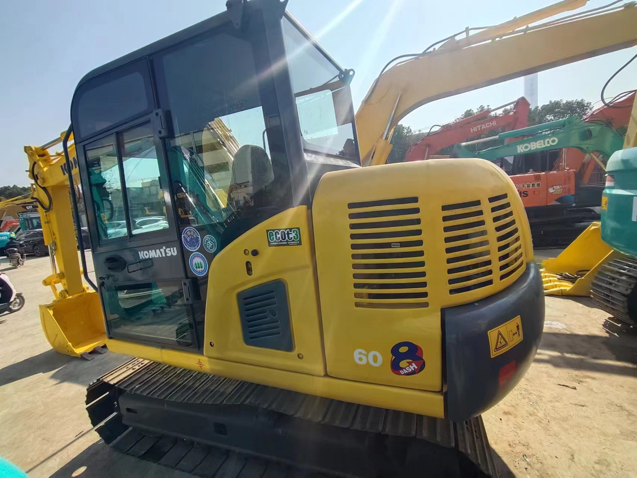 KOMATSU PC60-8 - Minikuormaaja: kuva KOMATSU PC60-8 - Minikuormaaja KOMATSU PC60-8 - Minikuormaaja: kuva KOMATSU PC60-8 - Minikuormaaja