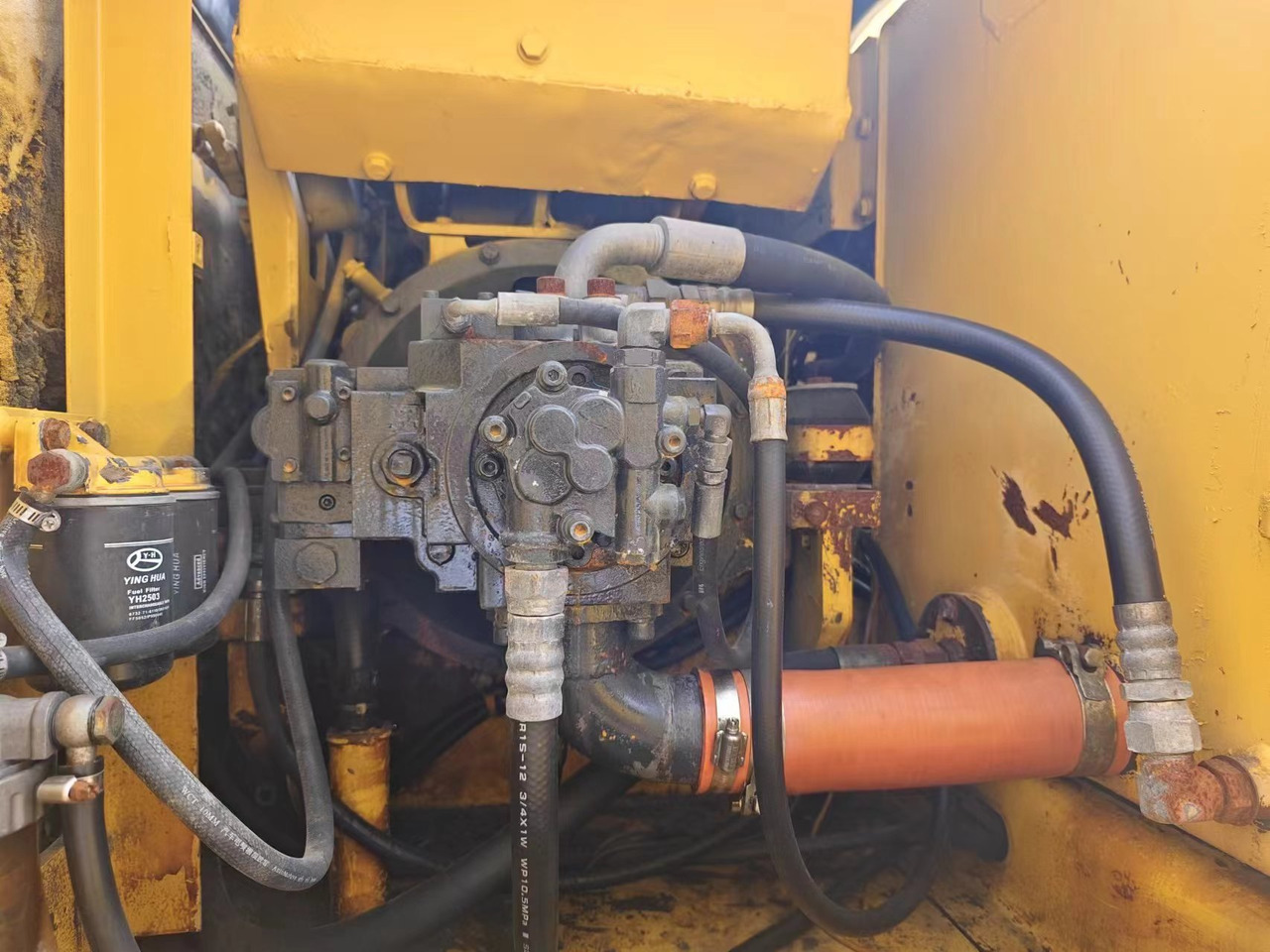 KOMATSU PW130 - Pyöräalustainen kaivinkone: kuva KOMATSU PW130 - Pyöräalustainen kaivinkone KOMATSU PW130 - Pyöräalustainen kaivinkone: kuva KOMATSU PW130 - Pyöräalustainen kaivinkone