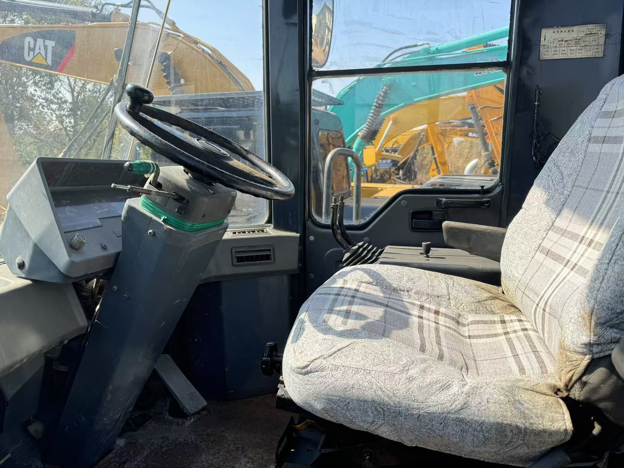 KOMATSU WA380 - Pyöräkuormaaja: kuva KOMATSU WA380 - Pyöräkuormaaja KOMATSU WA380 - Pyöräkuormaaja: kuva KOMATSU WA380 - Pyöräkuormaaja