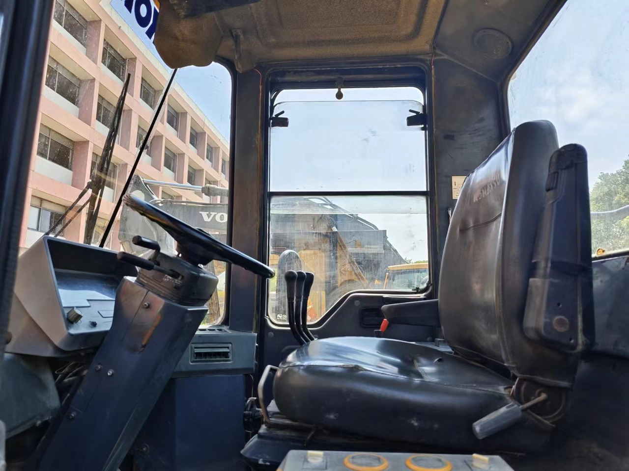 KOMATSU WA470-3 - Pyöräkuormaaja: kuva KOMATSU WA470-3 - Pyöräkuormaaja KOMATSU WA470-3 - Pyöräkuormaaja: kuva KOMATSU WA470-3 - Pyöräkuormaaja