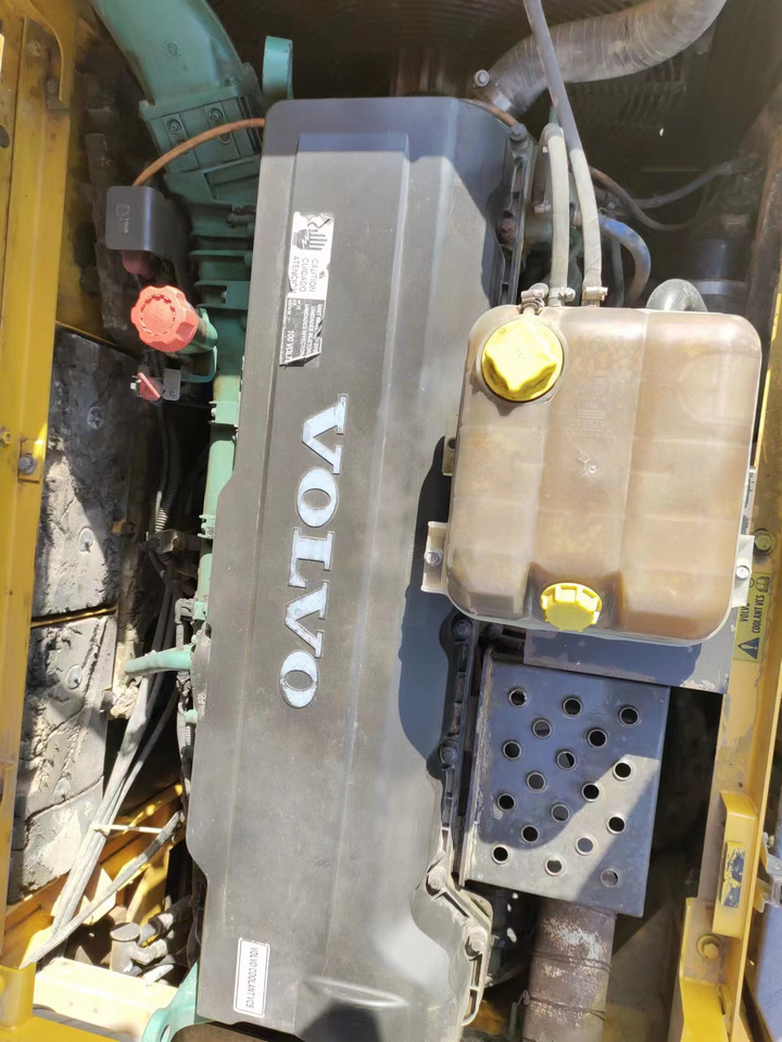 VOLVO EC460 - Telakaivukone: kuva VOLVO EC460 - Telakaivukone VOLVO EC460 - Telakaivukone: kuva VOLVO EC460 - Telakaivukone