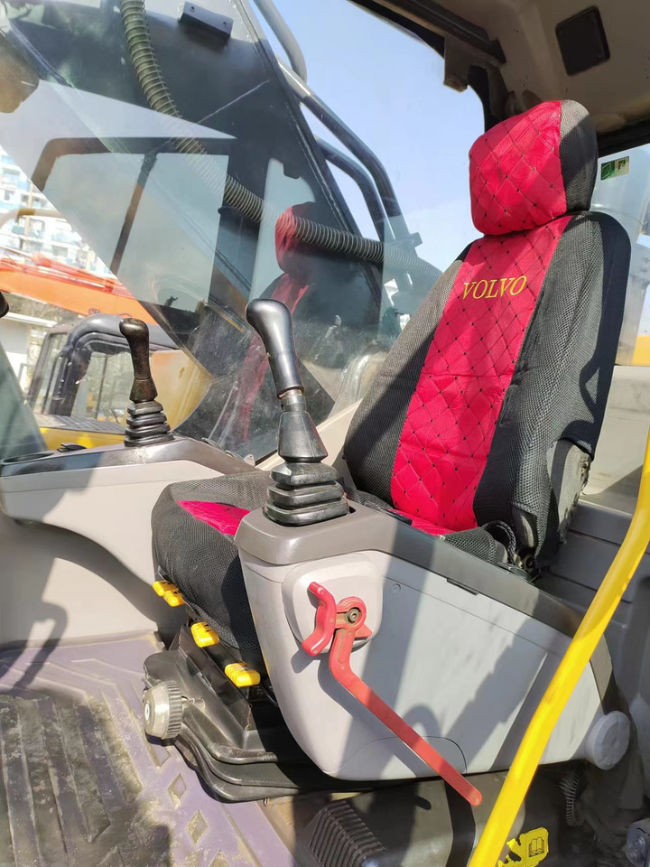 VOLVO EC460 - Telakaivukone: kuva VOLVO EC460 - Telakaivukone VOLVO EC460 - Telakaivukone: kuva VOLVO EC460 - Telakaivukone