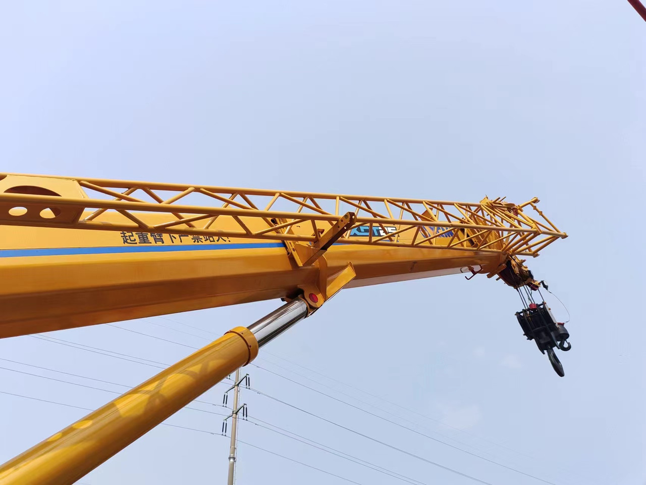 XCMG QY25K - Ajoneuvonosturi: kuva XCMG QY25K - Ajoneuvonosturi XCMG QY25K - Ajoneuvonosturi: kuva XCMG QY25K - Ajoneuvonosturi