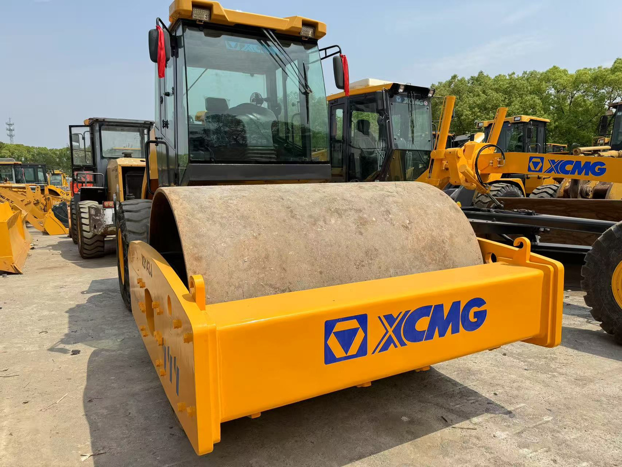 XCMG XS143J - Tiejyrä: kuva XCMG XS143J - Tiejyrä XCMG XS143J - Tiejyrä: kuva XCMG XS143J - Tiejyrä