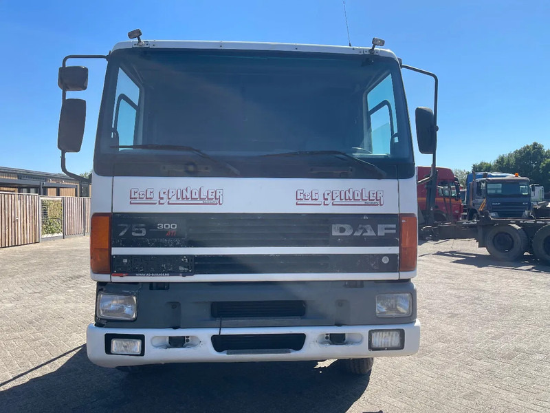DAF 75.300 FLATBED TRUCK - Lava-kuorma-auto: kuva DAF 75.300 FLATBED TRUCK - Lava-kuorma-auto DAF 75.300 FLATBED TRUCK - Lava-kuorma-auto: kuva DAF 75.300 FLATBED TRUCK - Lava-kuorma-auto