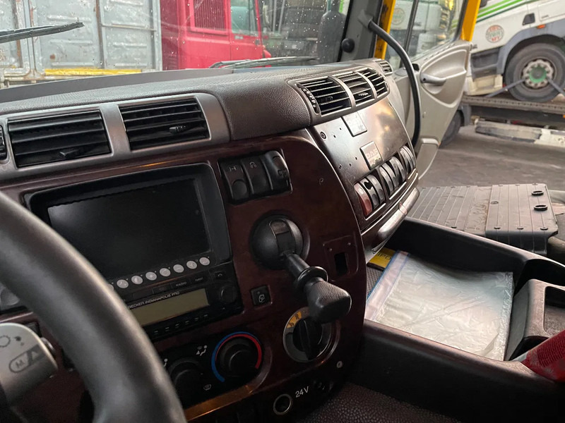 Vetopöytäauto DAF CF 85.410 Tractor unit: kuva Vetopöytäauto DAF CF 85.410 Tractor unit