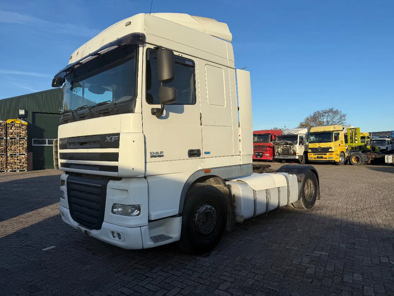 DAF XF 105.460 Tractor unit - Vetopöytäauto: kuva DAF XF 105.460 Tractor unit - Vetopöytäauto DAF XF 105.460 Tractor unit - Vetopöytäauto: kuva DAF XF 105.460 Tractor unit - Vetopöytäauto