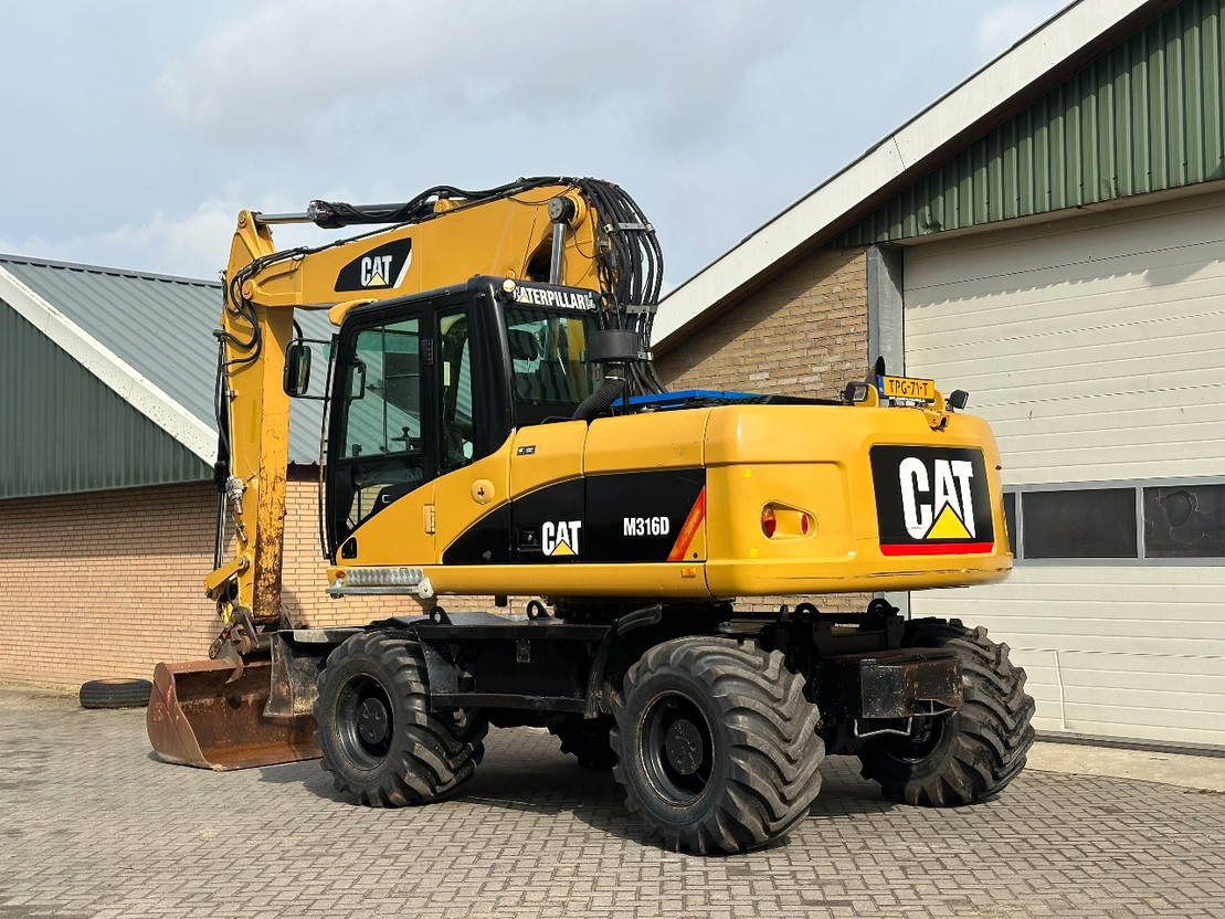 Caterpillar M316D - Pyöräalustainen kaivinkone: kuva Caterpillar M316D - Pyöräalustainen kaivinkone Caterpillar M316D - Pyöräalustainen kaivinkone: kuva Caterpillar M316D - Pyöräalustainen kaivinkone