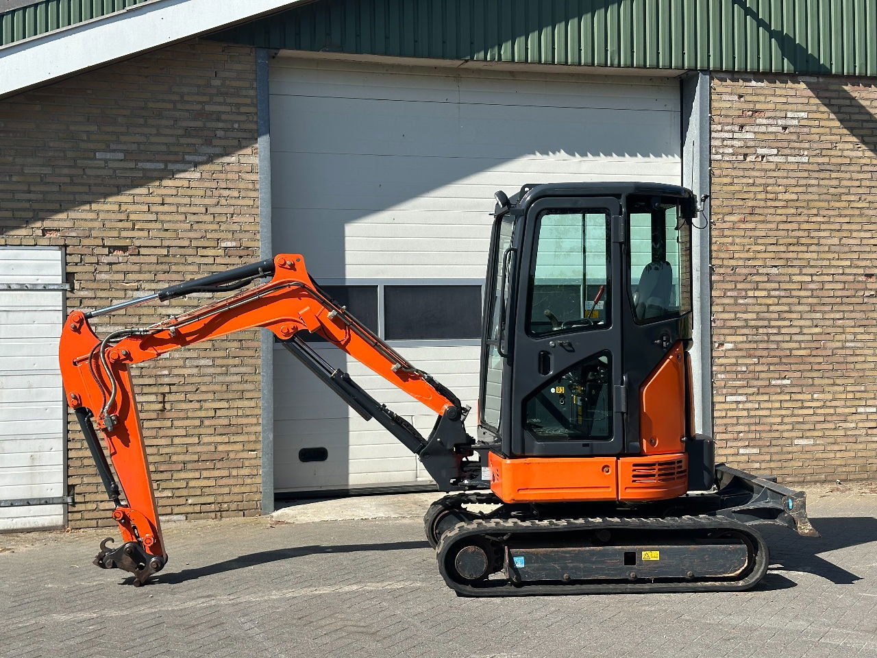 Hitachi ZX26U-6CR - Minikuormaaja: kuva Hitachi ZX26U-6CR - Minikuormaaja Hitachi ZX26U-6CR - Minikuormaaja: kuva Hitachi ZX26U-6CR - Minikuormaaja