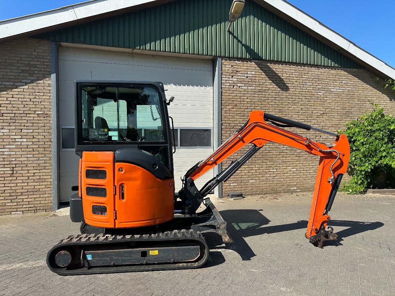 Hitachi ZX26U-6CR - Minikuormaaja: kuva Hitachi ZX26U-6CR - Minikuormaaja Hitachi ZX26U-6CR - Minikuormaaja: kuva Hitachi ZX26U-6CR - Minikuormaaja